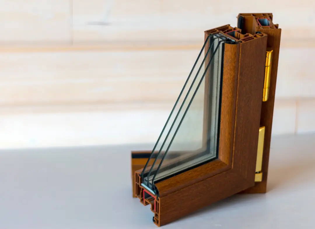 Installation de fenêtre en bois sur mesure La Turbie